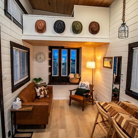Unique Tiny Home Minutes From Downtown 埃伦斯堡 外观 照片