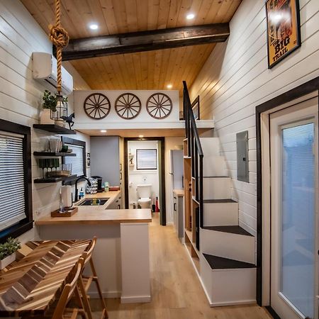 Unique Tiny Home Minutes From Downtown 埃伦斯堡 外观 照片
