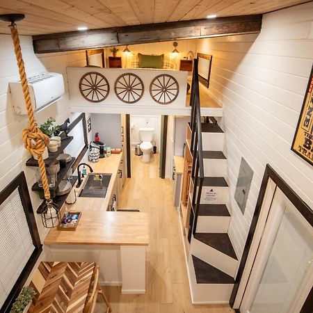 Unique Tiny Home Minutes From Downtown 埃伦斯堡 外观 照片