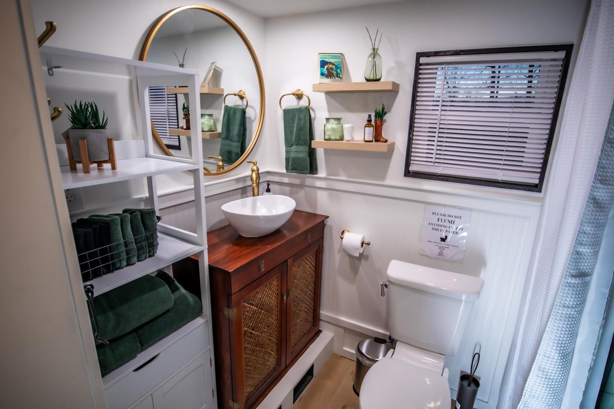 Unique Tiny Home Minutes From Downtown 埃伦斯堡 外观 照片