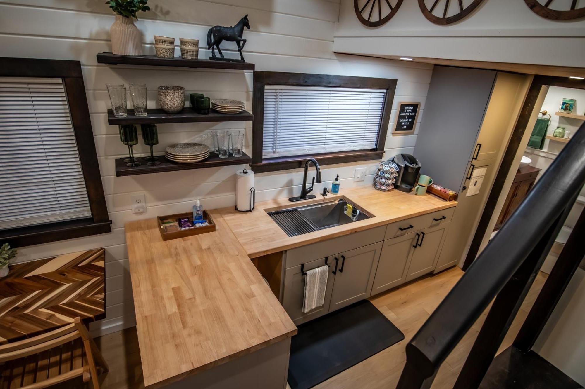 Unique Tiny Home Minutes From Downtown 埃伦斯堡 外观 照片