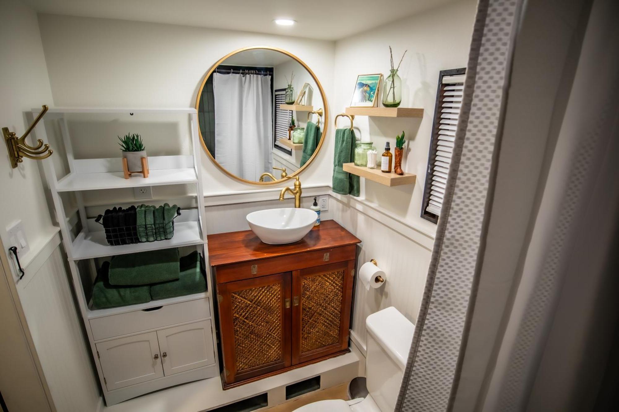 Unique Tiny Home Minutes From Downtown 埃伦斯堡 外观 照片