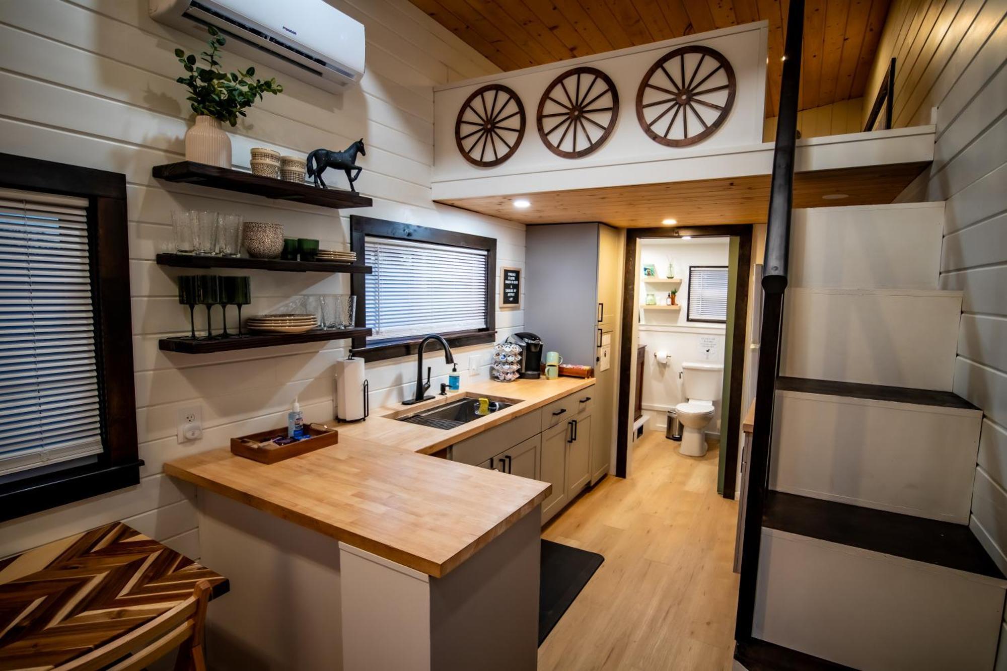 Unique Tiny Home Minutes From Downtown 埃伦斯堡 外观 照片